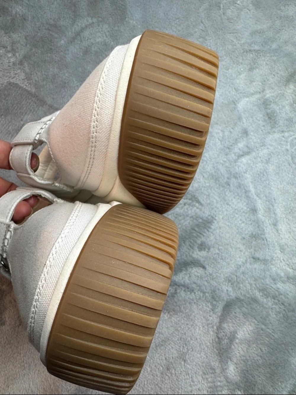 NWOT UGG Ez-Duzzit T-Strap Sneakers - Picture 8 of 12